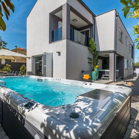 비오그라드나모루 House With Pool Ledenko 아파트 외부 사진
