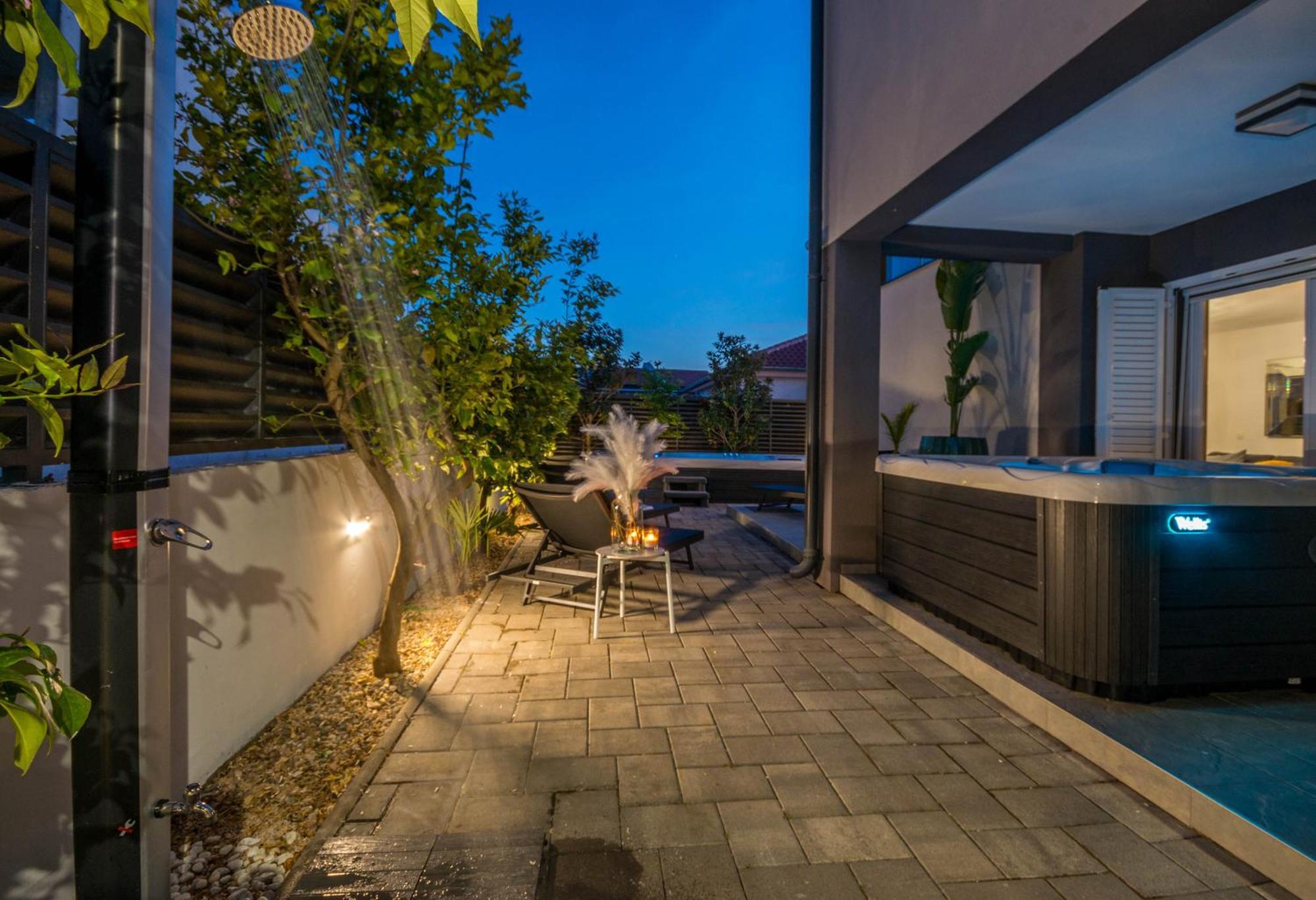 비오그라드나모루 House With Pool Ledenko 아파트 외부 사진