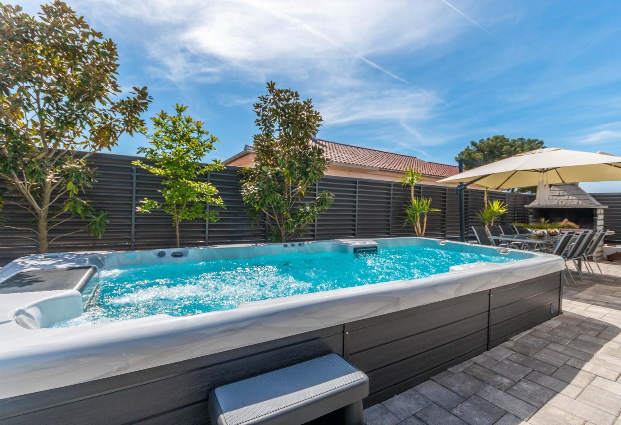 비오그라드나모루 House With Pool Ledenko 아파트 외부 사진